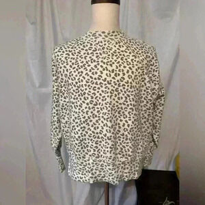EUC Abercrombie & Fitch Animal Print Sweatshirt. Size Women’s Small.